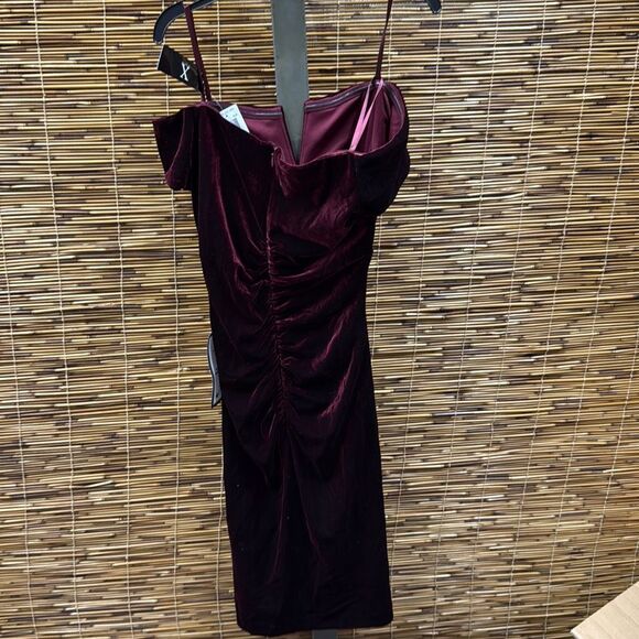 X by Xscape Womens Velvet Off the Shoulder Cocktail and Party Dress Size 2‎ - Picture 3 of 3